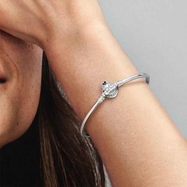 Disney Alice in Wonderland Cheshire Cat Clasp Brand Pandora Bangle