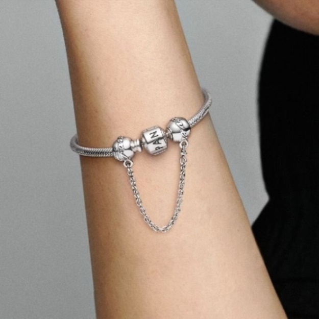 Family Forever Safety Chain Charm Pandora CA