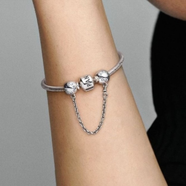 Logo Pandora Brand Safety Chain Charm