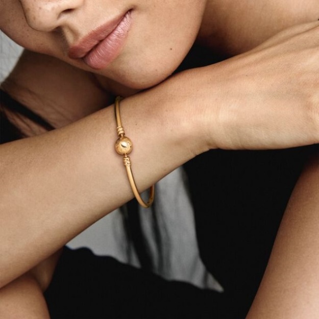 Pandora Moments Bangle Gold