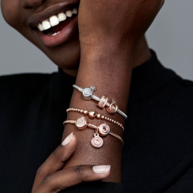 Pandora Moments Crown O Clasp Snake Chain Bracelet