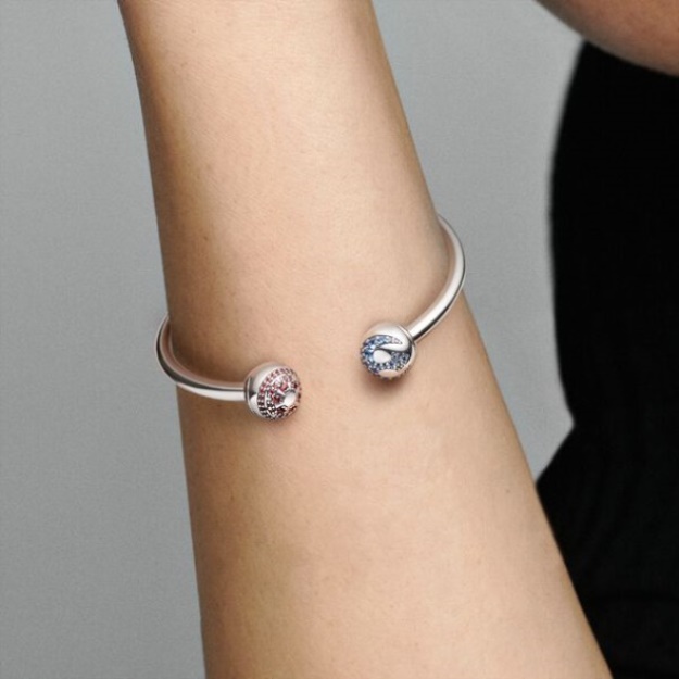 Pandora Moments Star Wars Light Dark Side Logo Open Bangle