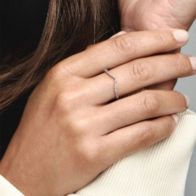 Pandora PD Rose Sparkling Wishbone Ring