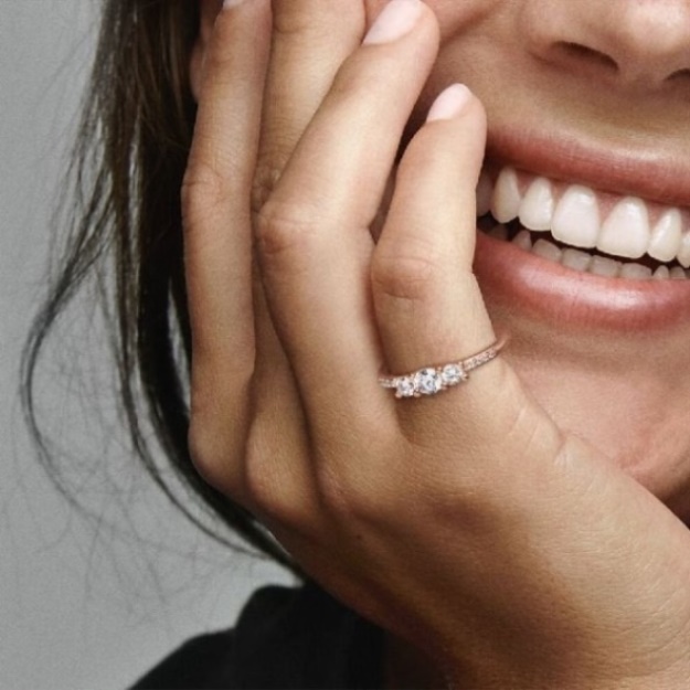 Pandora Rose Clear Three-Stone Ring