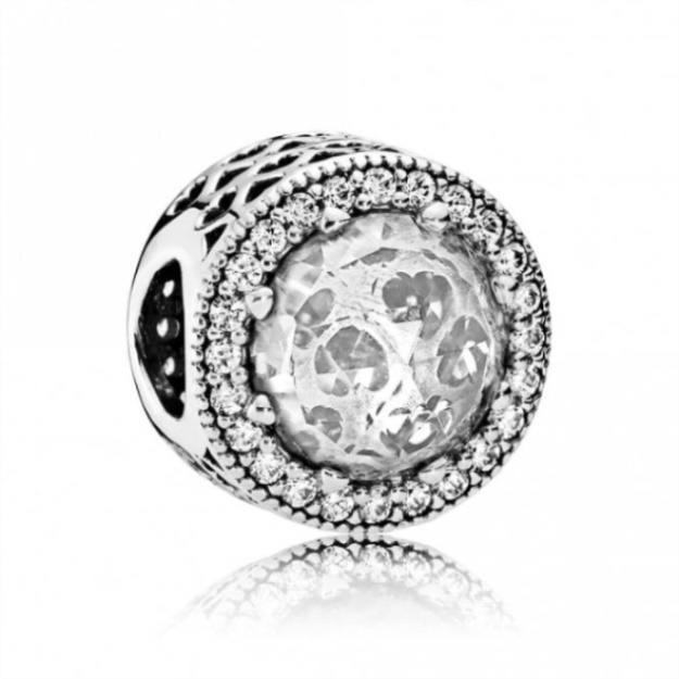 Radiant Hearts Charms Pandora