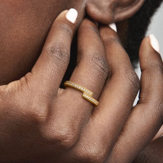 Sparkling Overlapping Ring Pandora Gold Plated