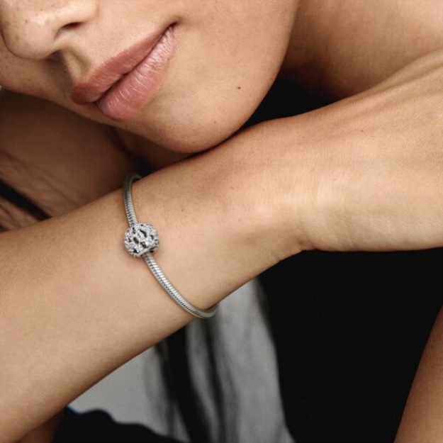 Sparkling Round Openwork Charm Pandora