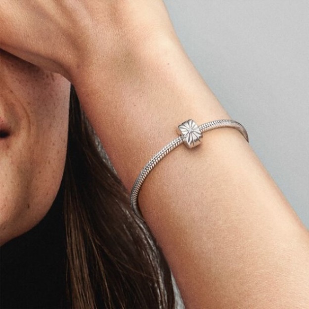 Sparkling Sunburst Clip Charm Pandora